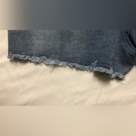 WOMENS HIGH RISE STRETCHY 5 BUTTON DISTRESSED DENIM SHORTS SIZE: 14 - Picture 6 of 8